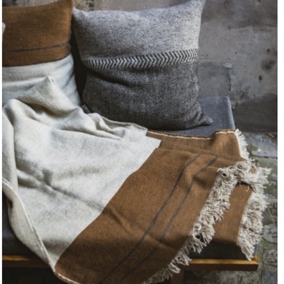 NWOT Gus Belgian Linen & Wool Throw - Picture 3 of 3